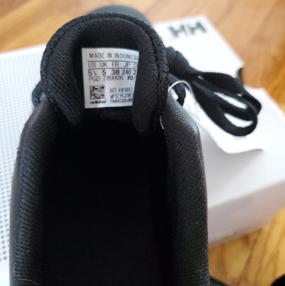 Addidas Sneaker - Picture 5 of 5